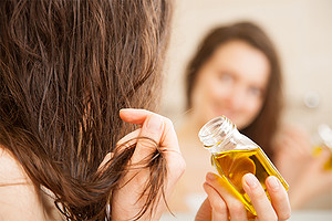 oil application to wet hair post shower