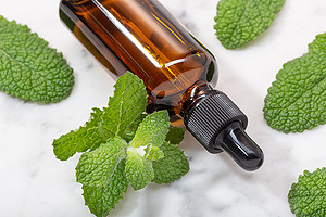 peppermint oil vs minoxidil for hair growth: what to choose?